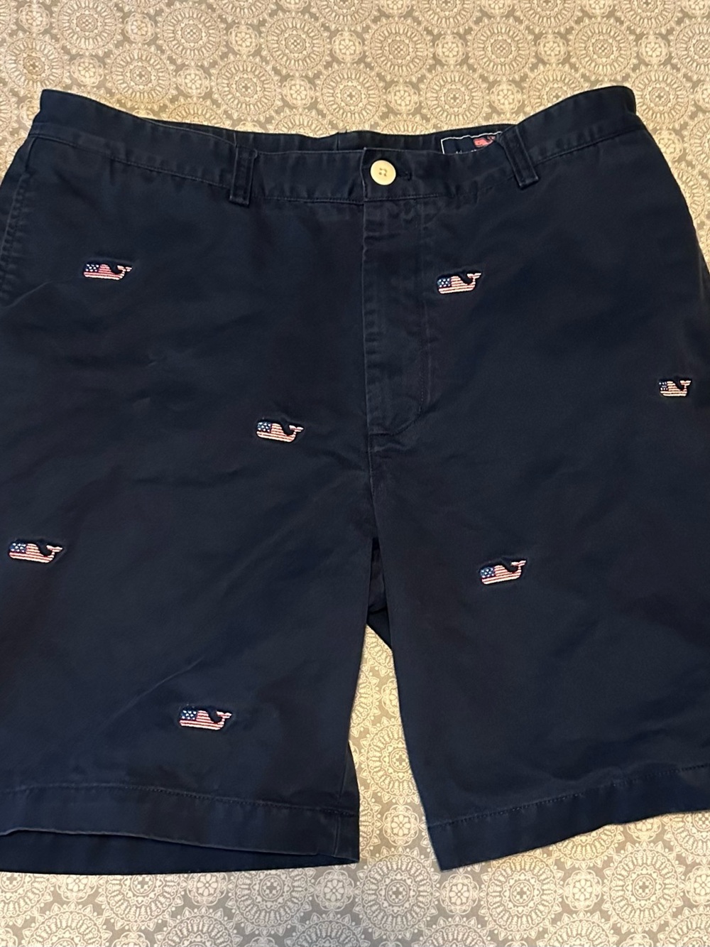Vineyard Vines Chino Shorts with American Flag Whale Embroidery M 35